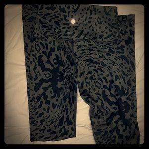 Lululemon black cheetah print leggings